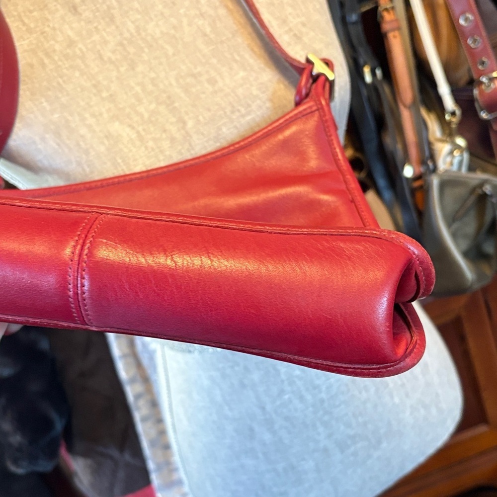 Coach vintage Andrea 9073 Vibrant Red Leather Shoulder Bag - Picture 5 of 11